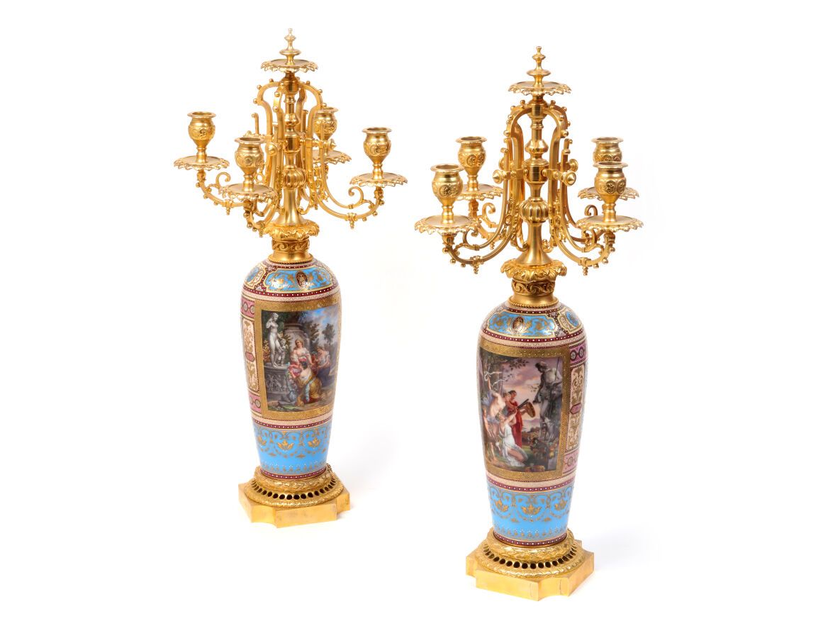 Null 165. Coppia di candelabri a quattro bracci in porcellana di Vienna e bronzo&hellip;