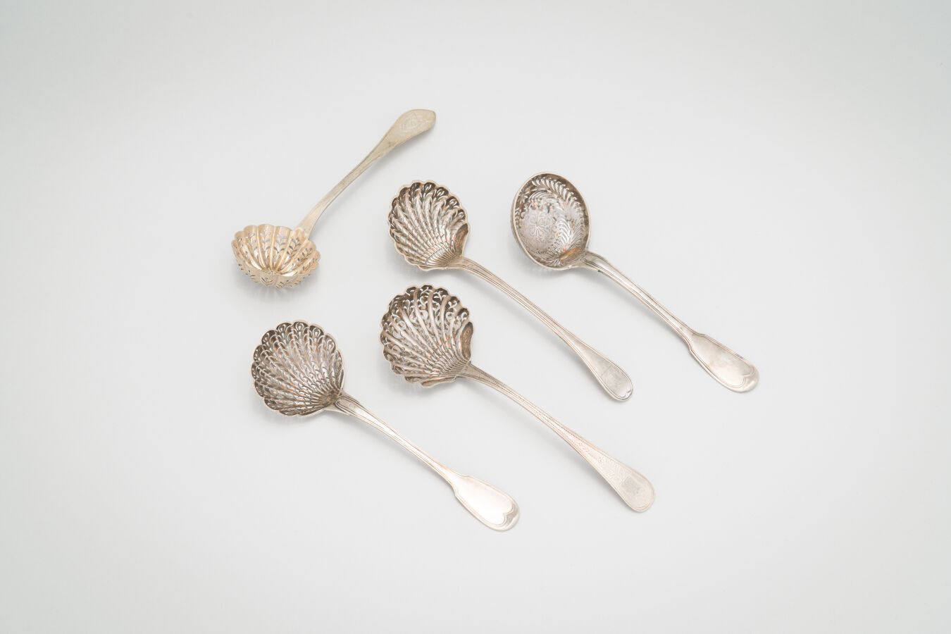 Null 90. Set of five silver sprinkling spoons (950/1000) :

- one Paris 1809-181&hellip;