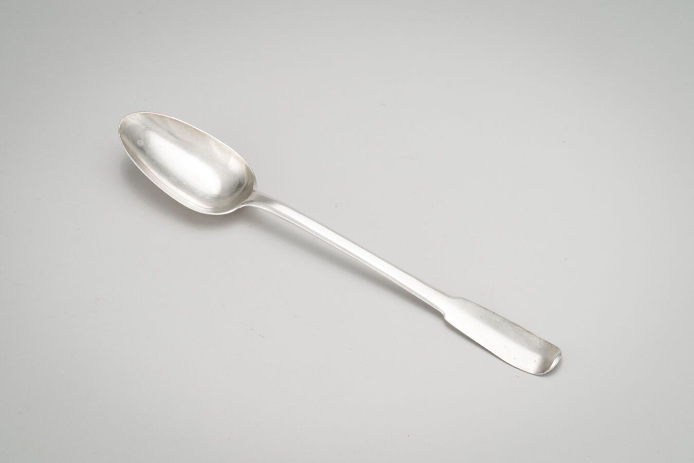 Null 92. Silver pot spoon (950/1000) model uniplat with engraved decoration of a&hellip;