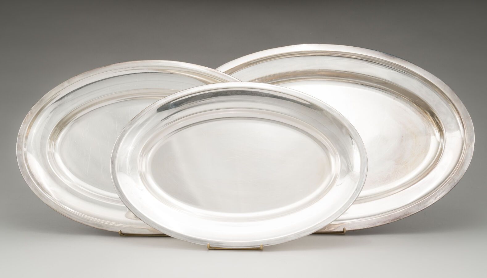 Null Juego de tres platos ovalados bañados en plata en gradación.

Obra extranje&hellip;