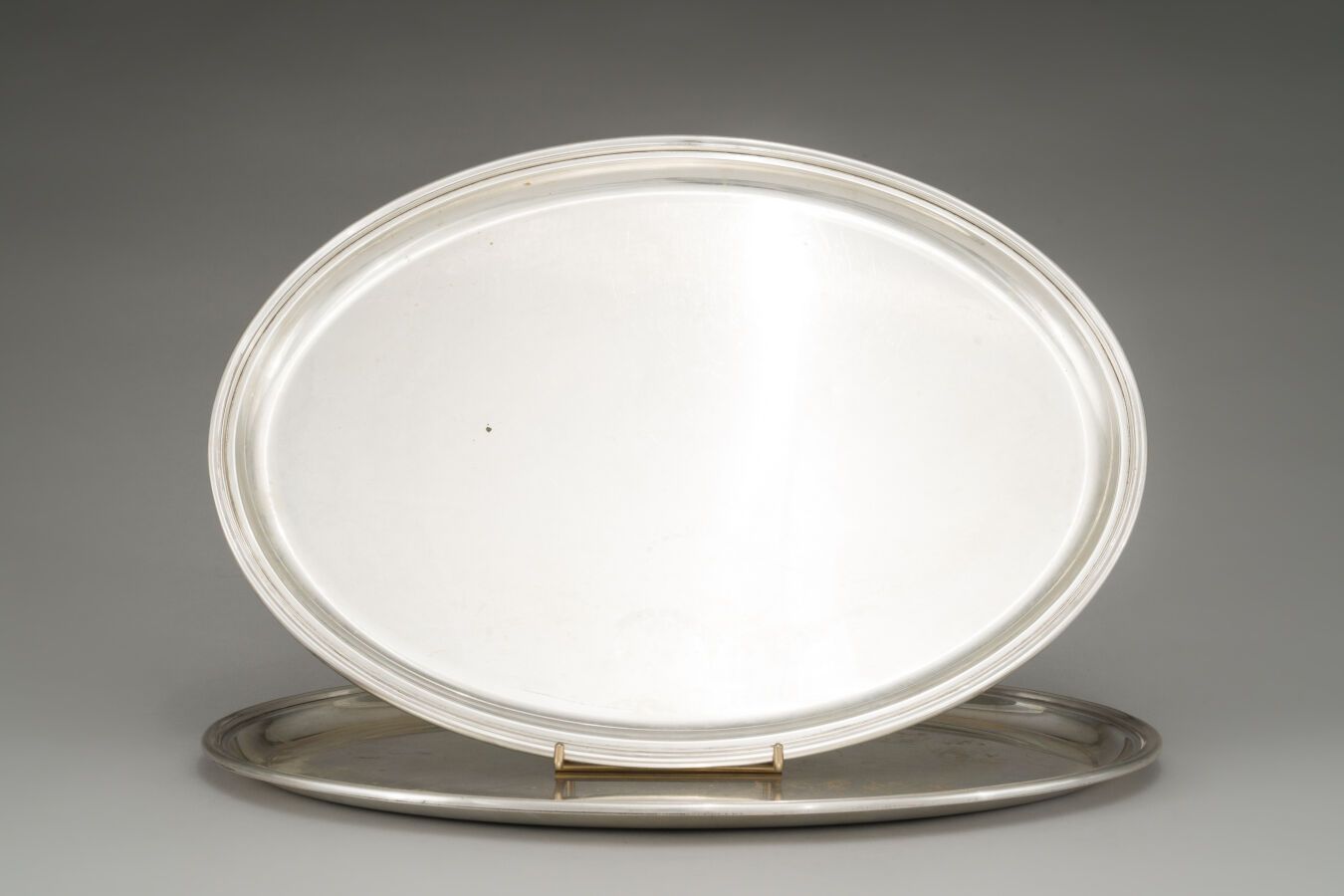 Null Pair of oval silver dishes (800/1000th), the edge underlined by nets.

Weig&hellip;