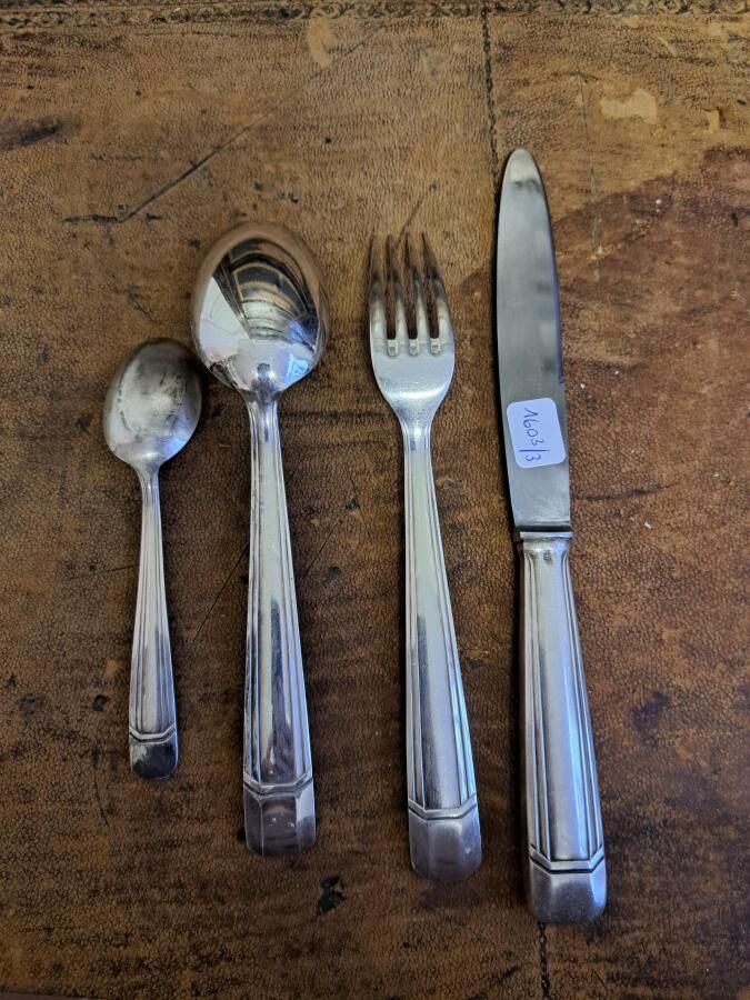 Null Household silver plated metal including : 
- Twelve large cutlery, 
- Twelv&hellip;
