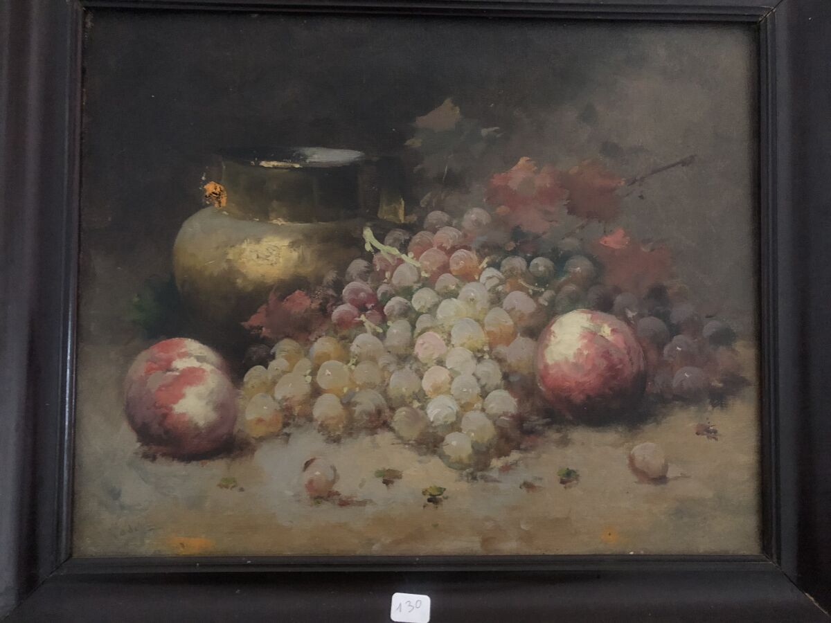 Null Scuola francese del XIX secolo
"Natura morta con uva e rame".
Olio su tela.&hellip;