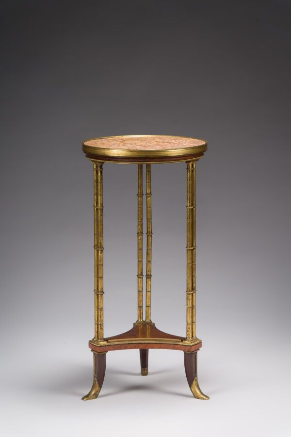 Null 180. Henry DASSON
Pequeña mesa circular con pedestal en chapa de caoba y re&hellip;