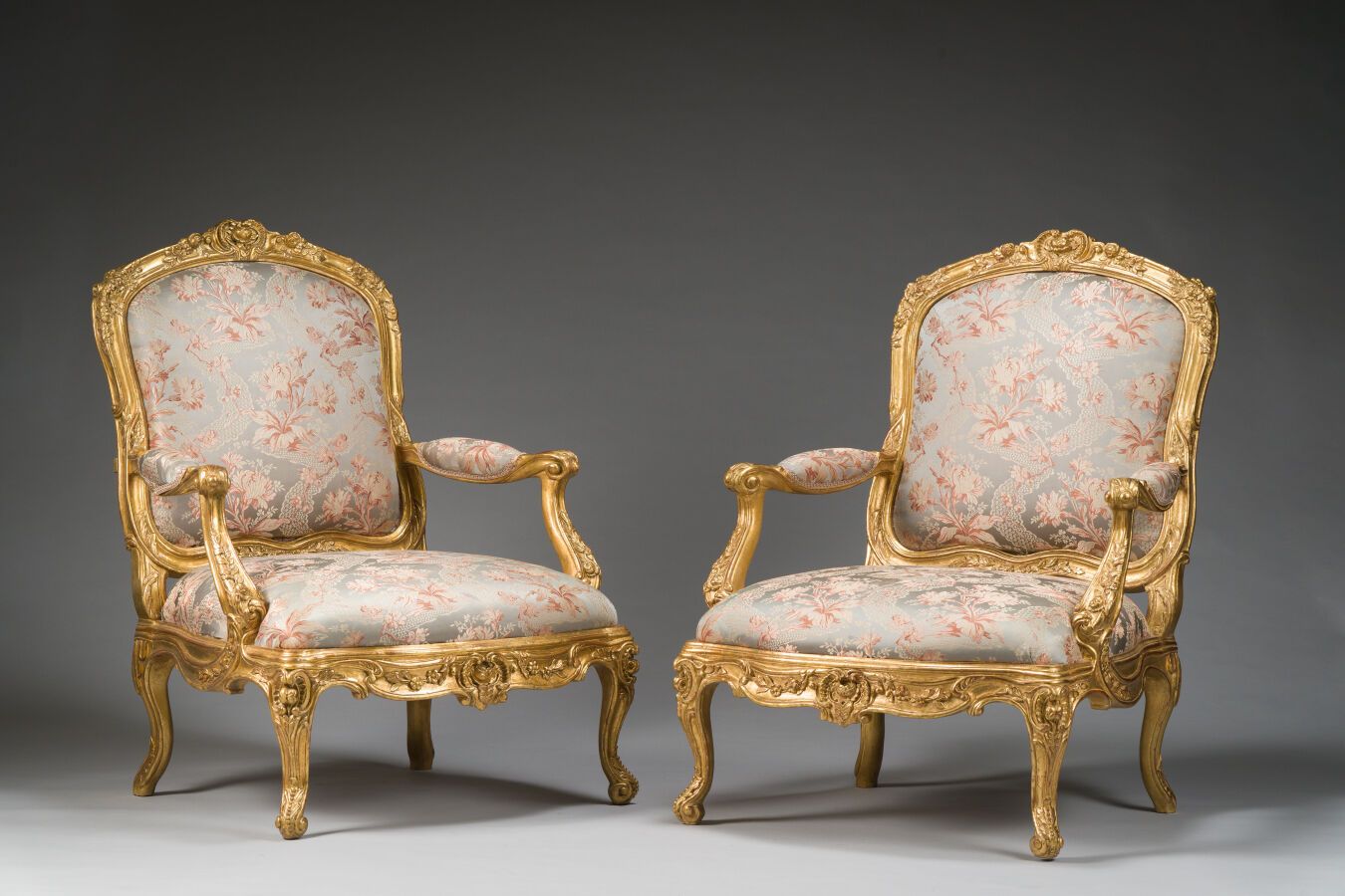 Null 158.1 Pair of important armchairs with frame in molded, carved
carved and g&hellip;