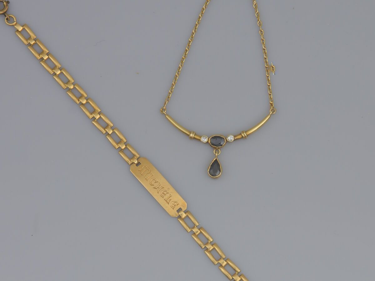 Null 49.一批18K(750)黄金首饰和破损，包括
一条带吊坠的手链，其中一个是镀金的金属，一个是
一条项链，一个戒指，两个吊坠、
一个耳环。
毛重：41&hellip;