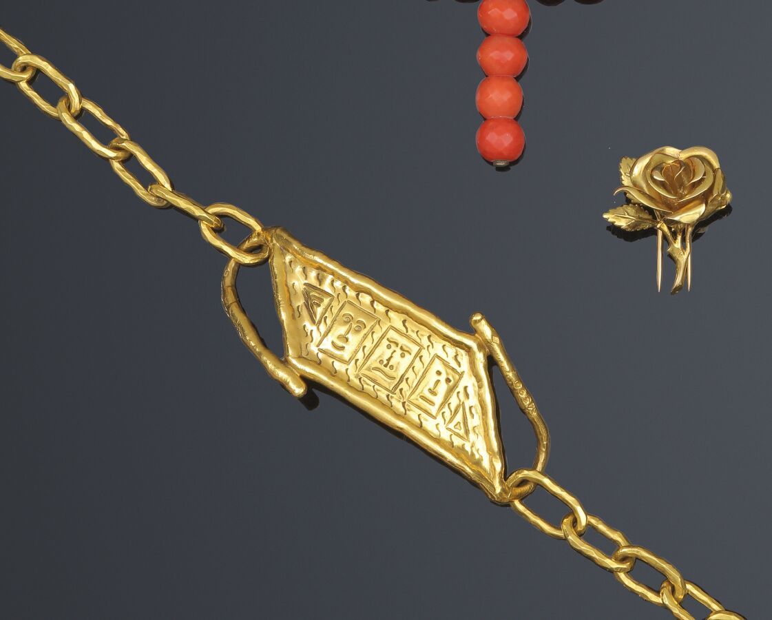 Null 58. JEAN MAHIÉ
Armband aus gehämmertem 18 K (750) Gold, gegliedert in Glied&hellip;