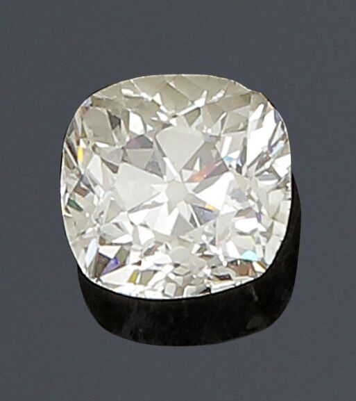 Null 68. Antiguo diamante en forma de cojín de 5,54
cts sobre papel. Tamaño de l&hellip;