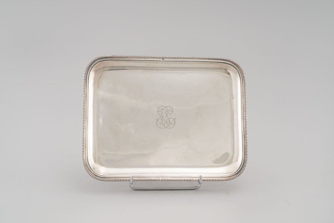 Null 80. Silver card tray (950/1000th), figured.
Weight : 282 g.