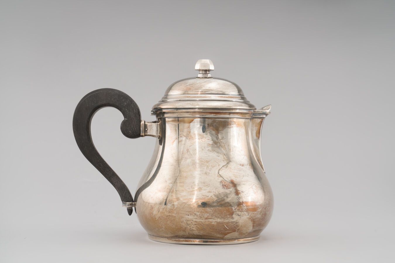 Null 100. Coffee pot marabout in silver (950/1000e) uniplat,
blackened wooden ca&hellip;