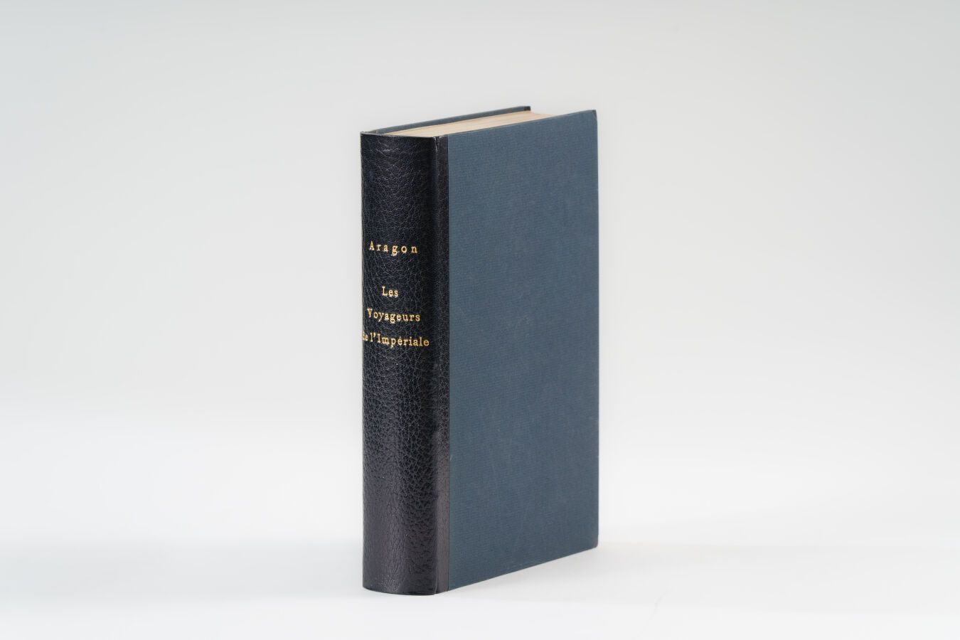 Null 20.阿拉贡（路易斯）。 
Les Voyageurs de l'Impériale.罗马。巴黎，Gallimard，1942年。8开本，午夜蓝色半马&hellip;