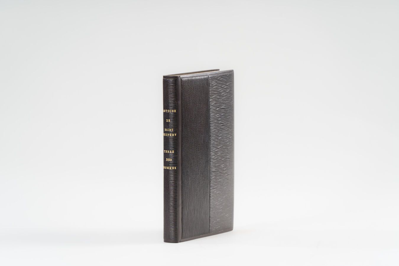 Null 189.圣埃克苏佩里(Antoine de)。 
Terre des hommes.巴黎，Gallimard，1939年，12开本，黑色盒子，书脊和书&hellip;