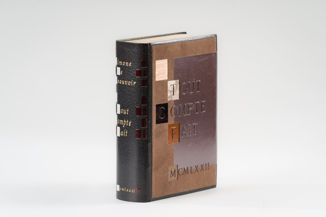 Null 48.贝奥维尔(Simone de)。 
Tout compte fait.巴黎，Gallimard，1972年，8开本，黑色摩洛哥文，封面为棕褐色绒&hellip;