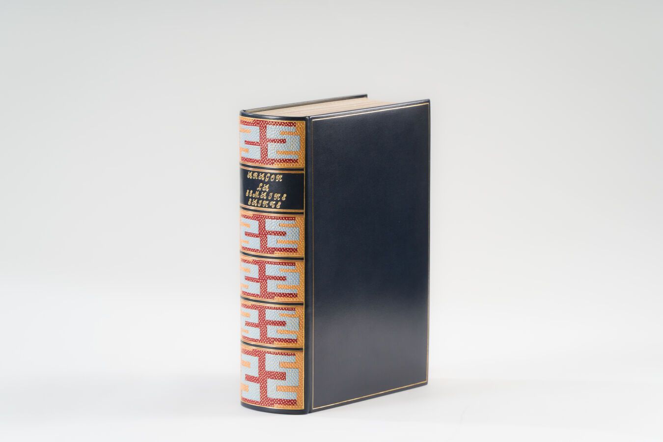 Null 27.阿拉贡（路易斯）。 
La Semaine sainte.小说。巴黎，Gallimard，1958年，8开本，午夜蓝色盒子，书脊上镶嵌着红色、浅&hellip;