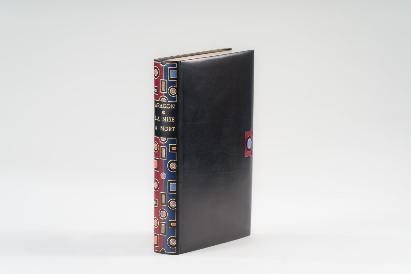 Null 31.阿拉贡（路易斯）。 
La Mise à mort.罗马。巴黎，Gallimard，1965年，8开本，黑色盒子，光滑的书脊上镶嵌着粉红色和红色&hellip;