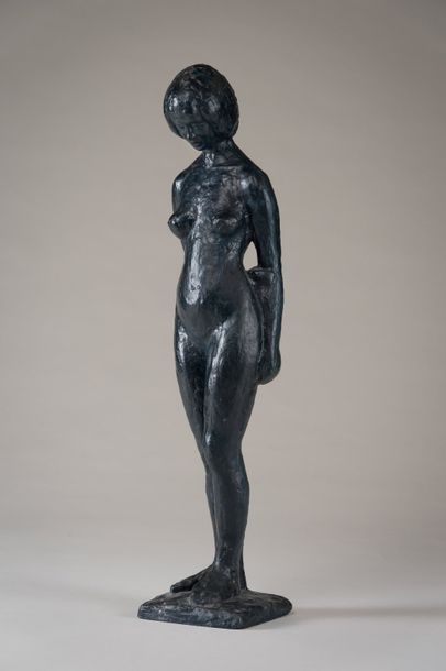 Null " Jeune femme nue, représentée debout, les mains croisées dans le dos ".
Ep&hellip;