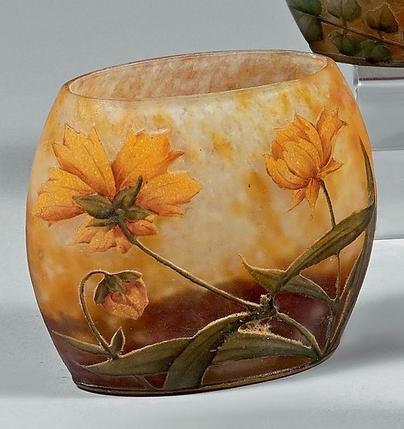 DAUM Vase oblong. Épreuve de tirage industriel réalisée en verre marmoréen jaune&hellip;