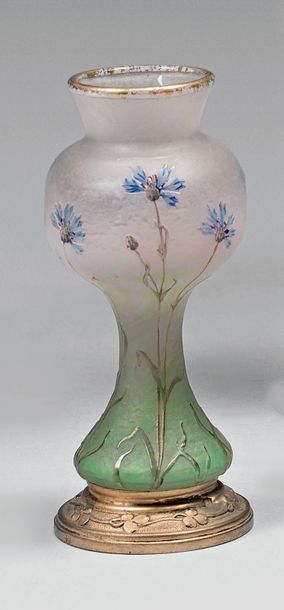 DAUM Vase balustre. Épreuve de tirage industriel réalisée en verre marmoréen bla&hellip;