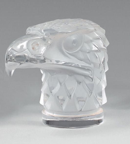 RENE LALIQUE (1860-1945) 
Presse-Papiers «Tête d'aigle» en verre blanc moulé-pre&hellip;