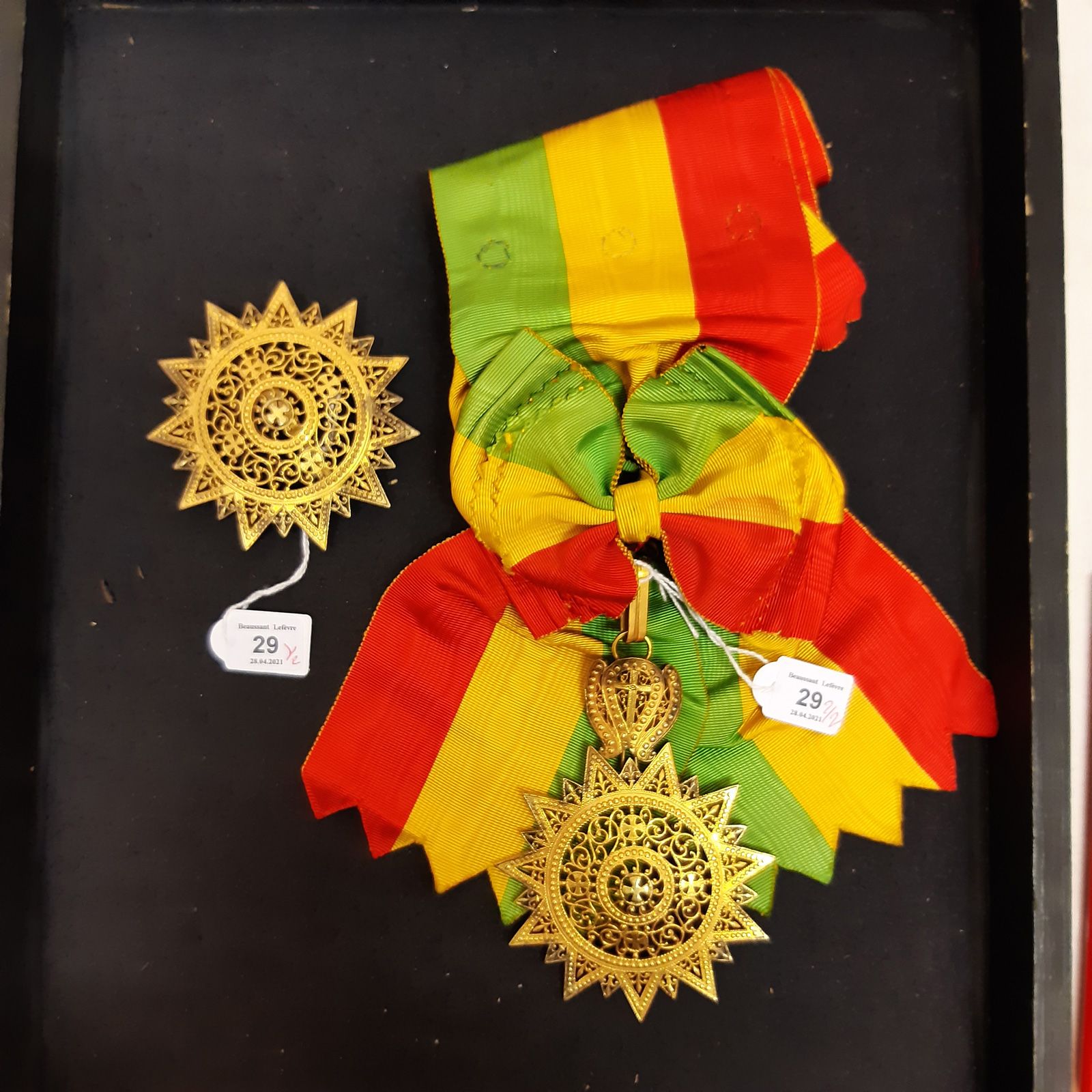 Null 埃塞俄比亚 - 埃塞俄比亚之星勋章，1879年由梅内利克二世的昭和国王创立，1889年并入埃塞俄比亚勋章，一套大十字勋章包括镀金青铜的珠宝和牌匾，由一&hellip;