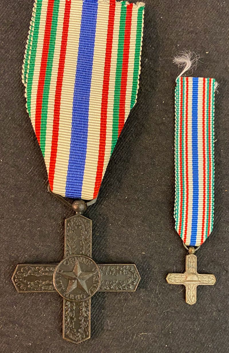 Null 意大利--维托里奥-维内托勋章，创建于1968年，铜质十字架，有缩小版，丝带，原盒。
47 x 41 mm
意大利，1968。
TTB