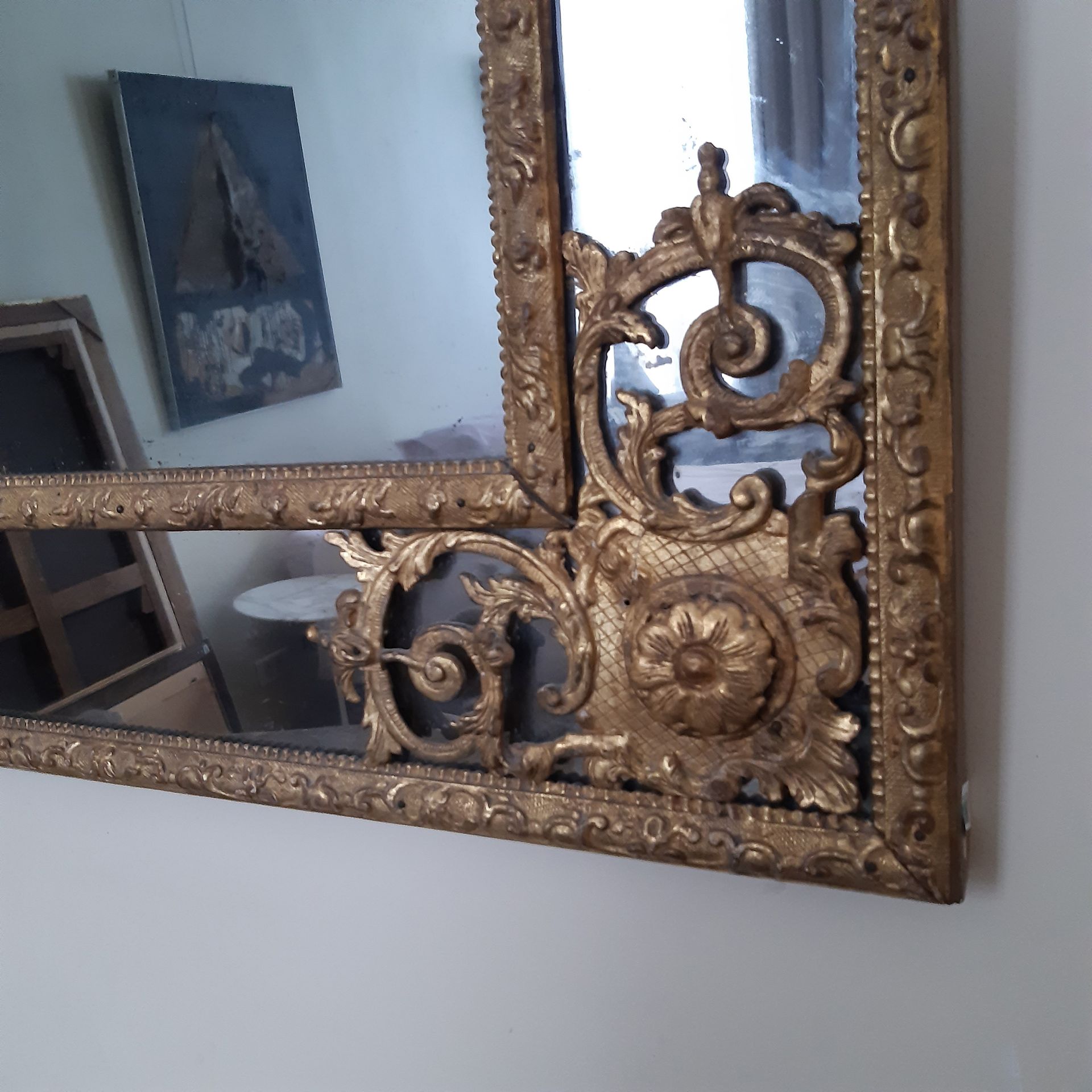 Null Rectangular mirror in a double frame with spandrels and pediment in gilded &hellip;