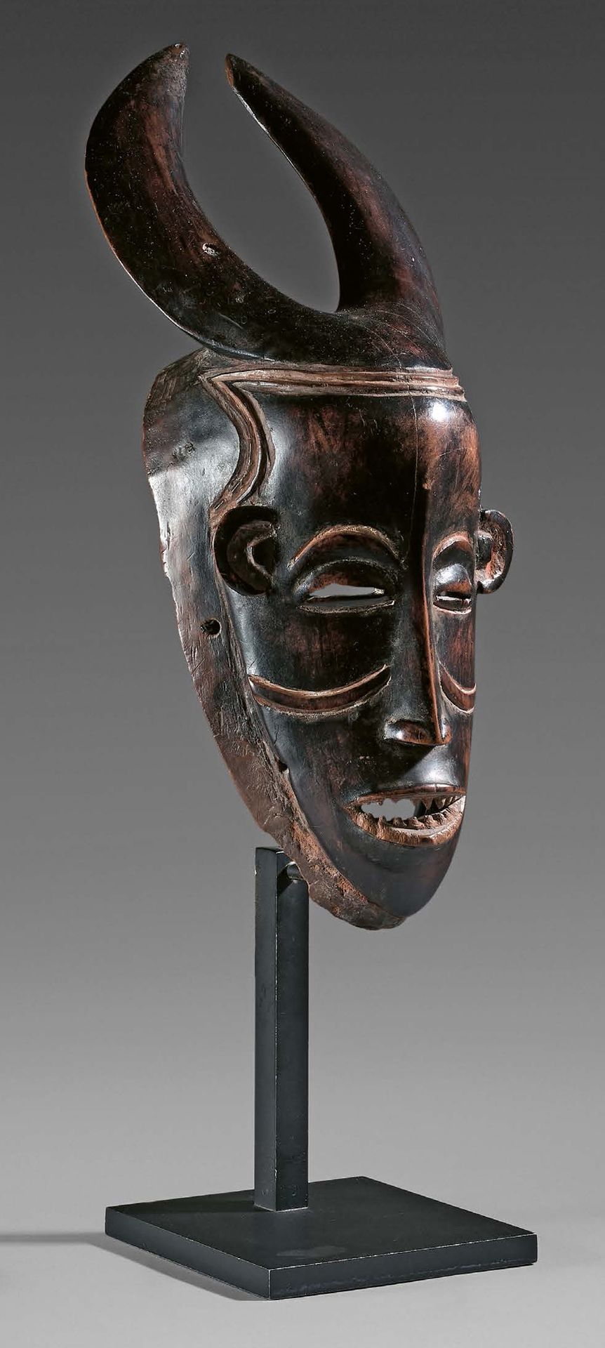 Null Gouro mask, Ivory Coast.
Wood with dark brown to black patina.
(Accidents).&hellip;