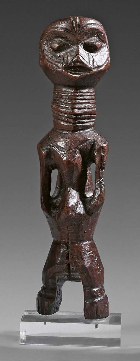 Statue Chamba (?), Nigeria. Bois à patine brune. Hauteur : 26 cm Effigie sculpté&hellip;