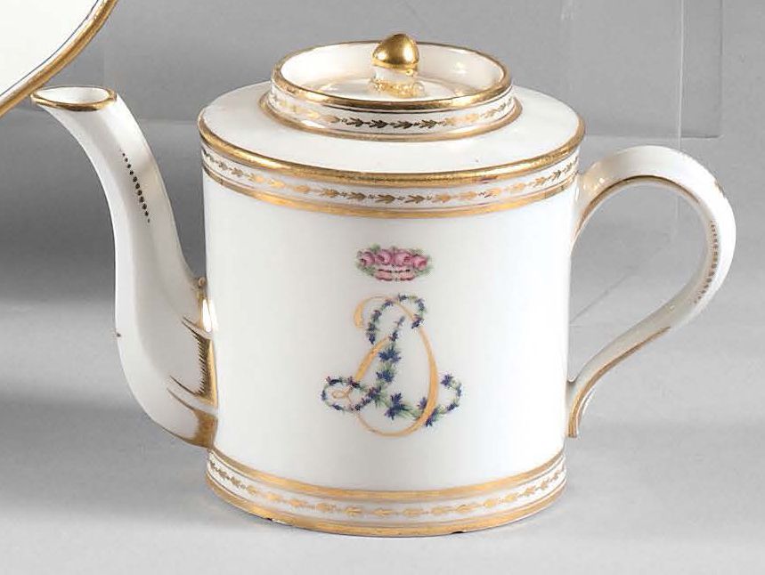 PARIS CLIGNANCOURT Small coffee pot decorated with a crowned monogram.
End of th&hellip;