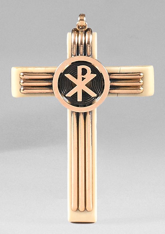 Null Ivory pectoral cross with gold frame containing a relic of the true cross.
&hellip;