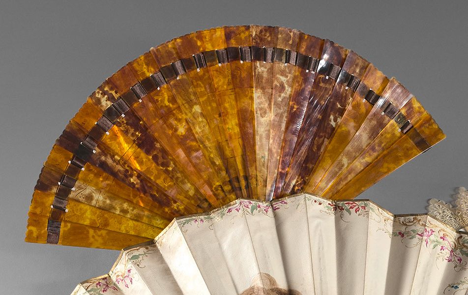 Null Small fan with twenty-two strands of tortoiseshell engraved with exotic mot&hellip;