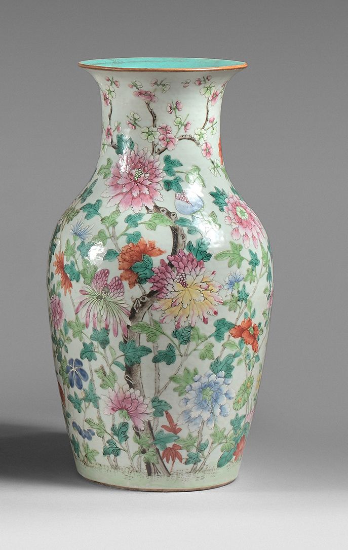 CHINE - fin du XIXe siècle A porcelain baluster vase with a wide flared neck, de&hellip;