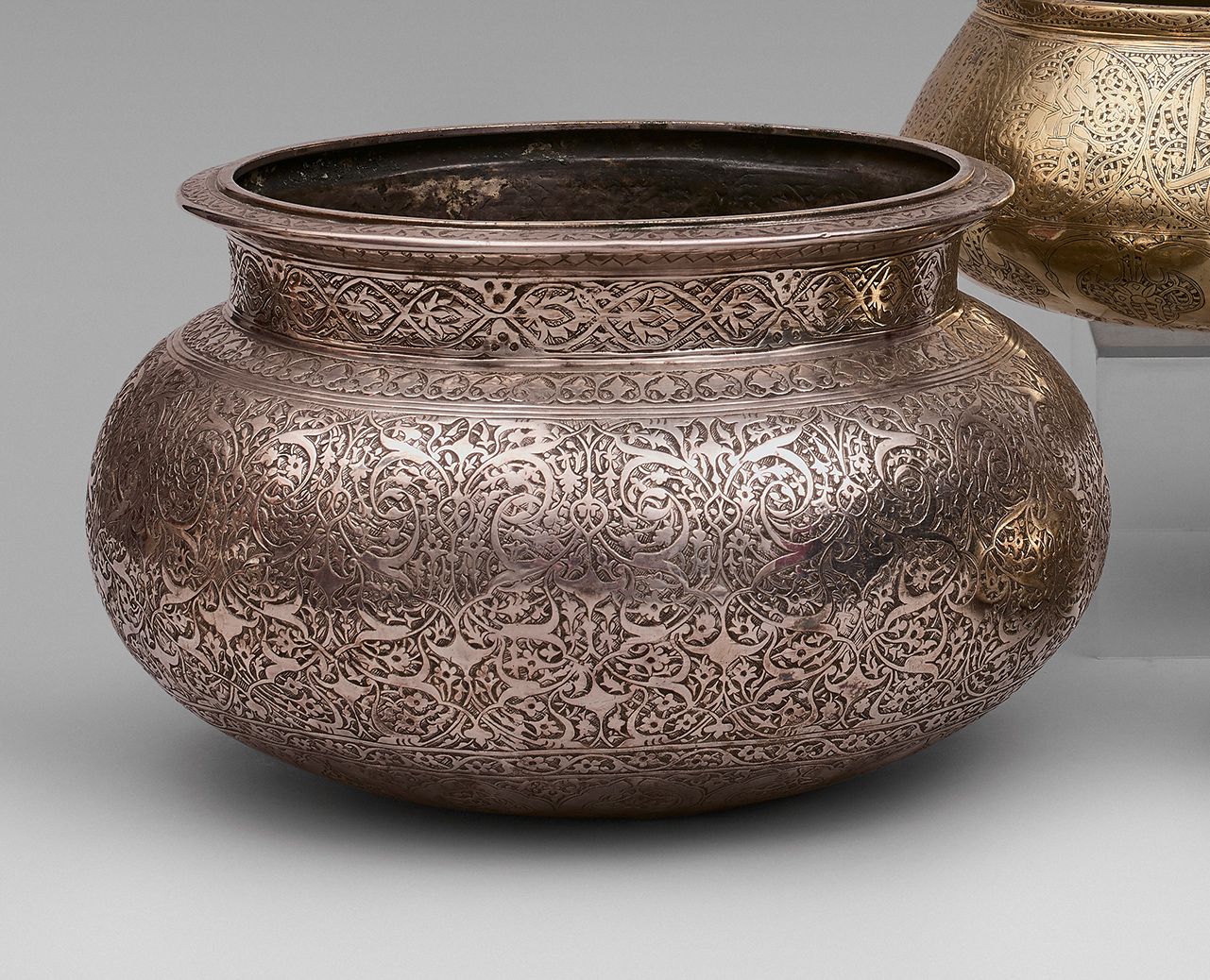 Null Safavid style heap basin.
Electroplating
Europe, 19th century.
Height : 16 &hellip;