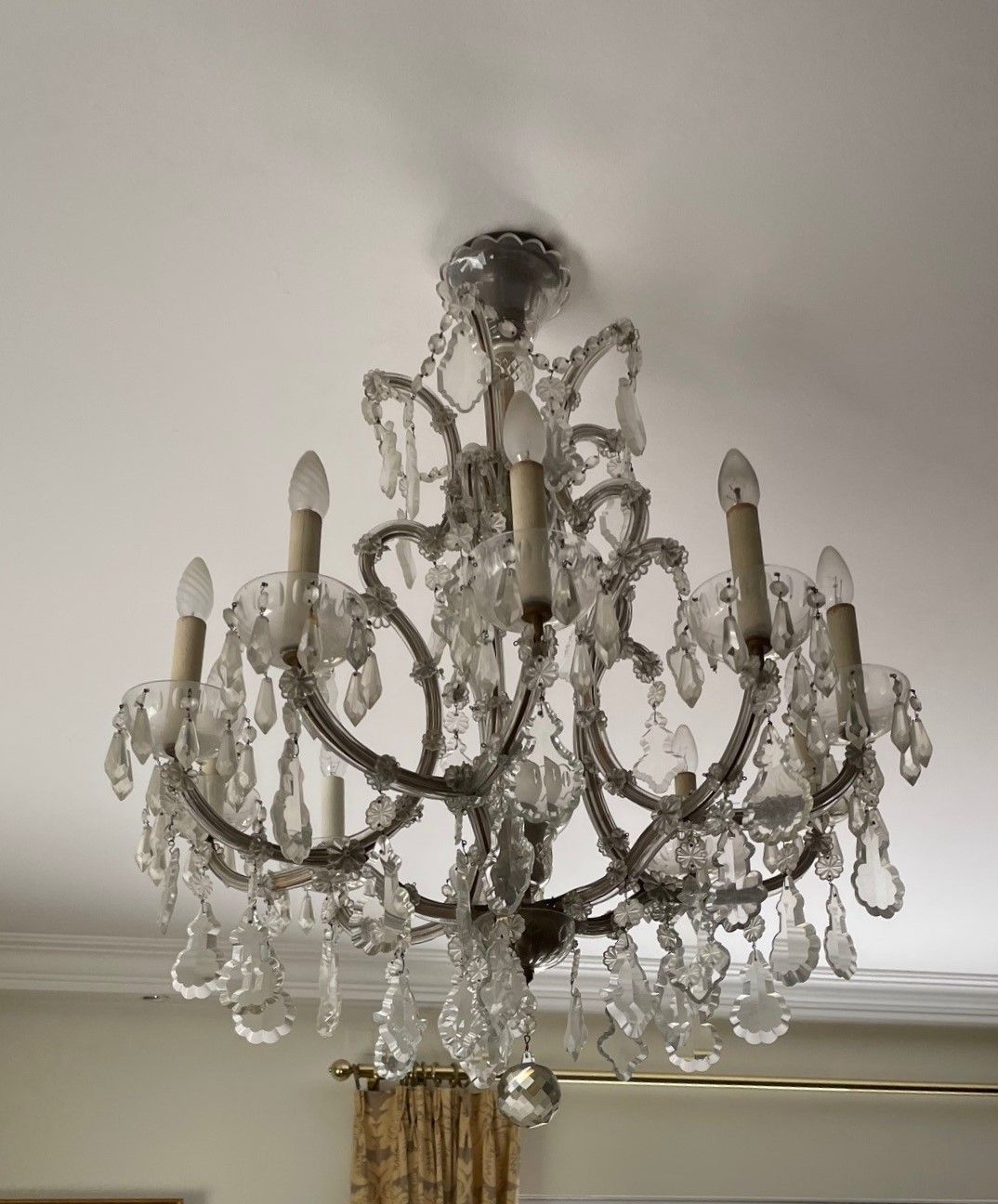 Null Ten arms crystal chandelier decorated with pendants and strings of faceted &hellip;
