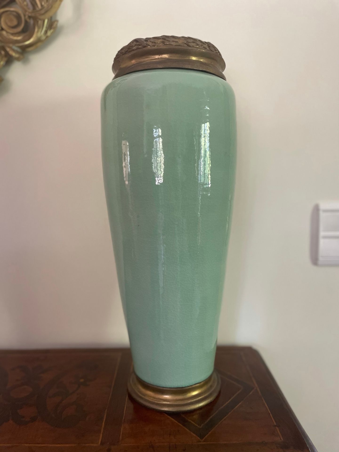 Null Vaso oblungo in porcellana celadon. Altezza: 56 cm