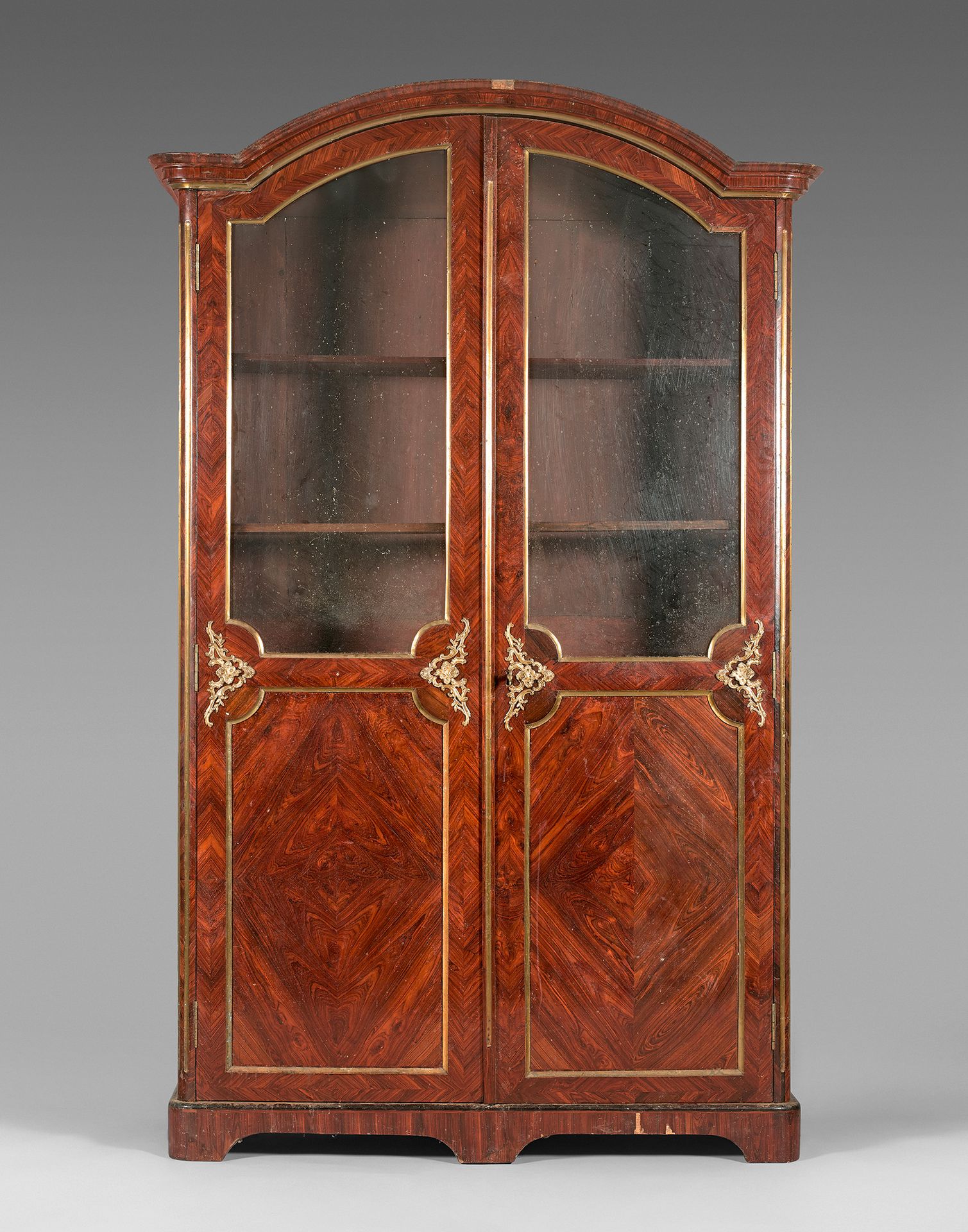 Null Large rosewood veneered display bookcase, opening with two half-glazed leav&hellip;