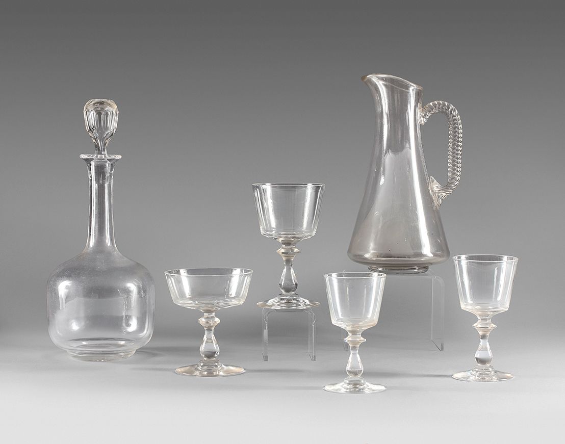 Null 
Part of a crystal stemmed glass service with faceted bottom comprising: ei&hellip;