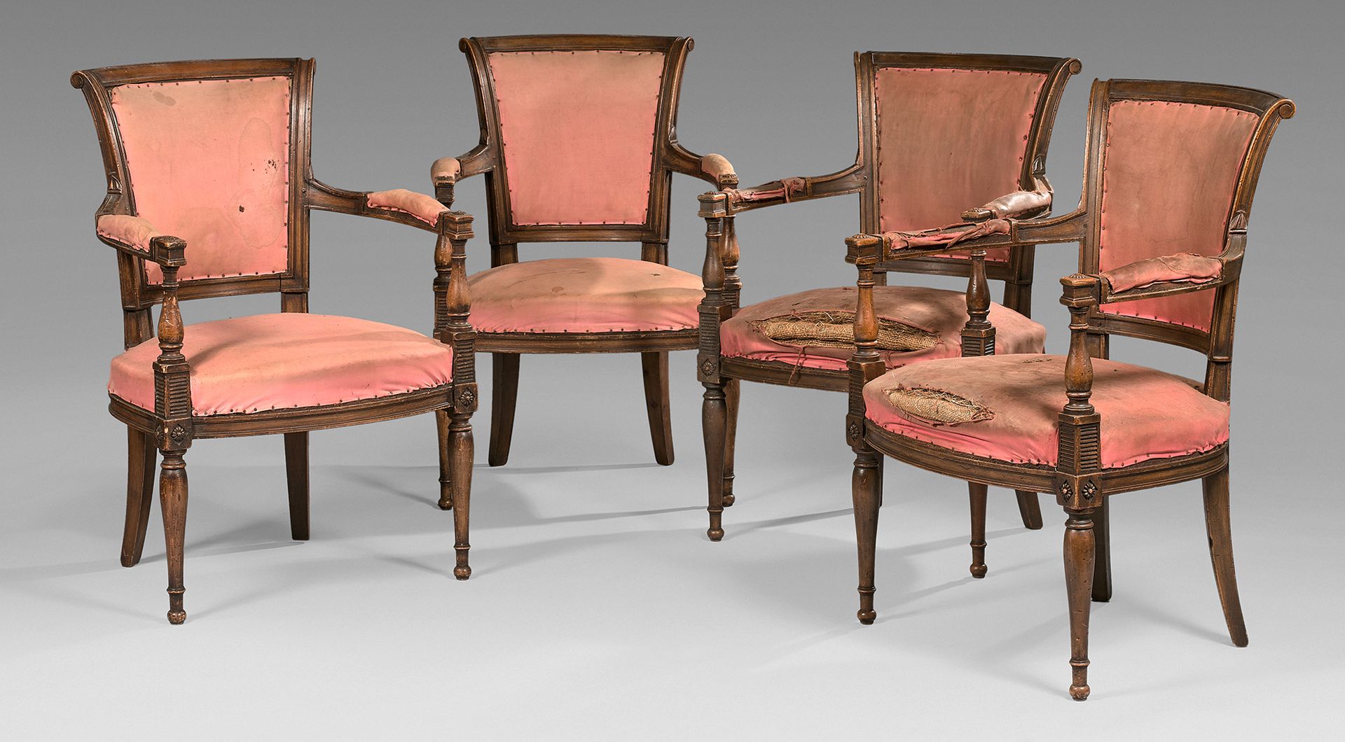 Null Conjunto de cuatro sillones con respaldo cabriolet en madera de haya patina&hellip;