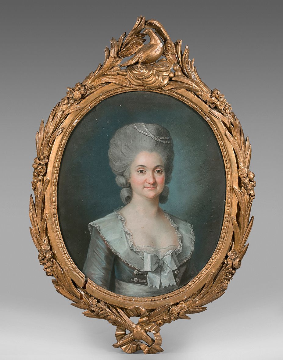 École FRANÇAISE du XVIIIe siècle 穿着灰色衣服的女人的肖像
粉彩画，有椭圆的视野。
66,5 x 54,5 cm的雕花木框。