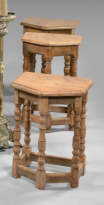 Null Three oak cantor stools with turned legs. 
 Louis XIII style.
Height : 58 c&hellip;