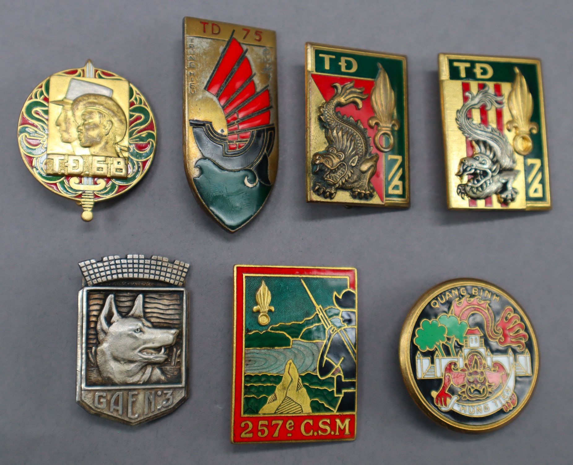 Null Légion étrangère - Unités supplétives de la Légion étrangère, 7 insignes : &hellip;