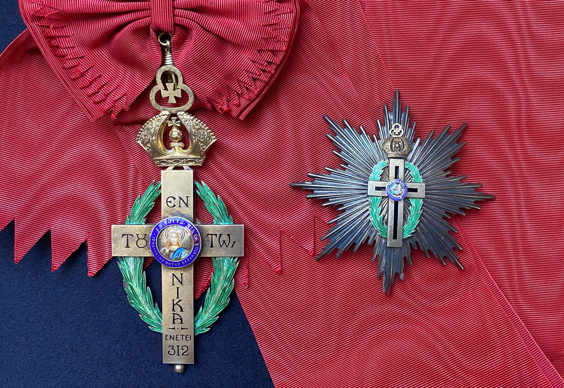 Null 希腊--耶路撒冷东正教牧首区圣墓勋章，一套大十字架，包括......。宝石的形式是一个由两个手掌束缚的拉丁十字架，手臂上有希腊语的传说，意思是 "通过&hellip;