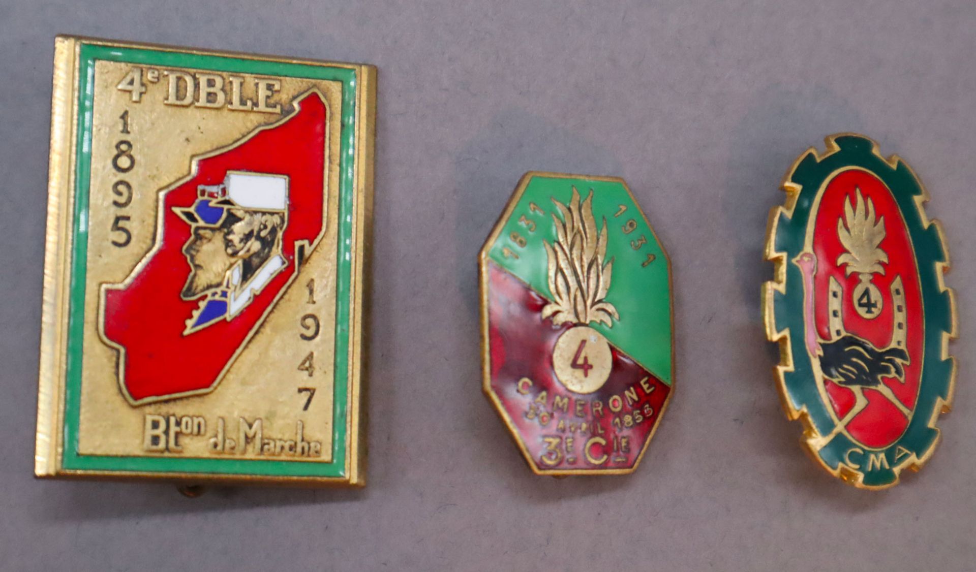 Null Légion étrangère - 4e régiment étranger d'infanterie, 3 insignes : bataillo&hellip;