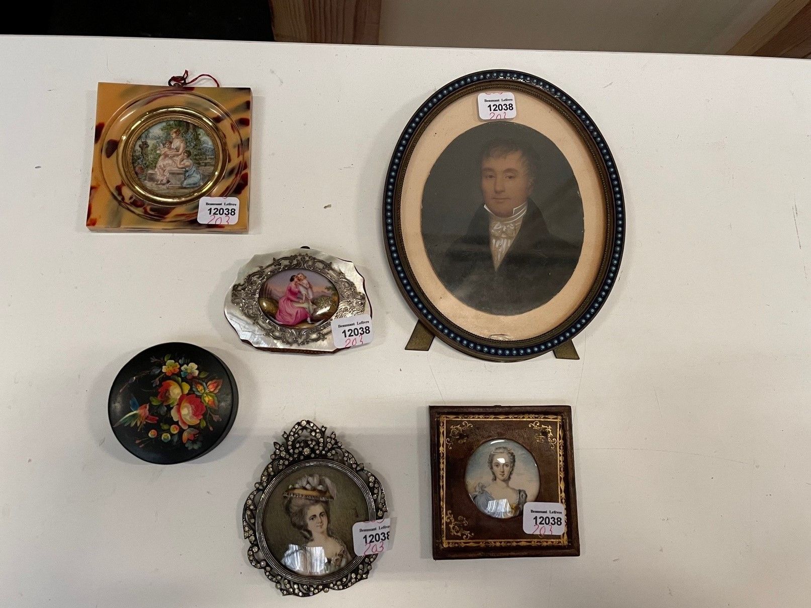 Null Lot of miniatures :

Portraits, maternities, and a blackened wood box paint&hellip;