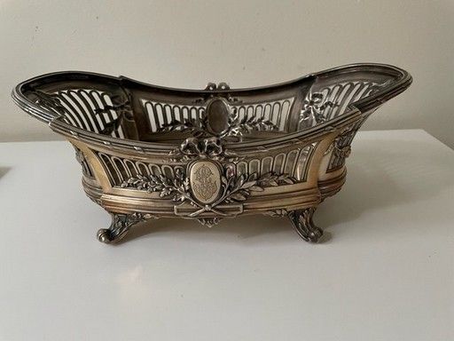 Null Openwork silver bread basket with four feet decorated with palms and knots.&hellip;