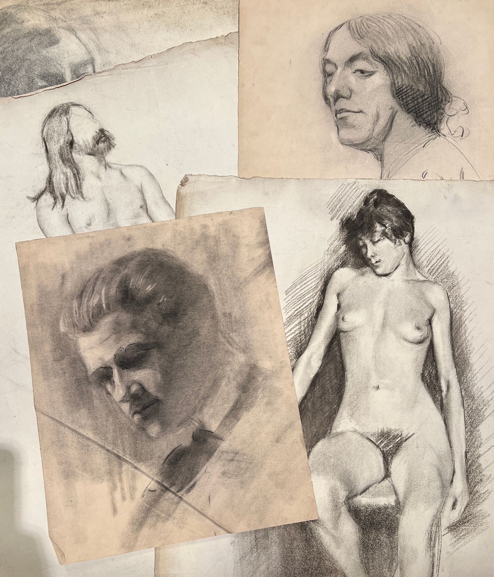 Null 
CLAUDE CHARLES BOURGONNIER (c.1860-1921)




套装的23张图纸包括。




头部弯曲的男子肖像，裸体学&hellip;