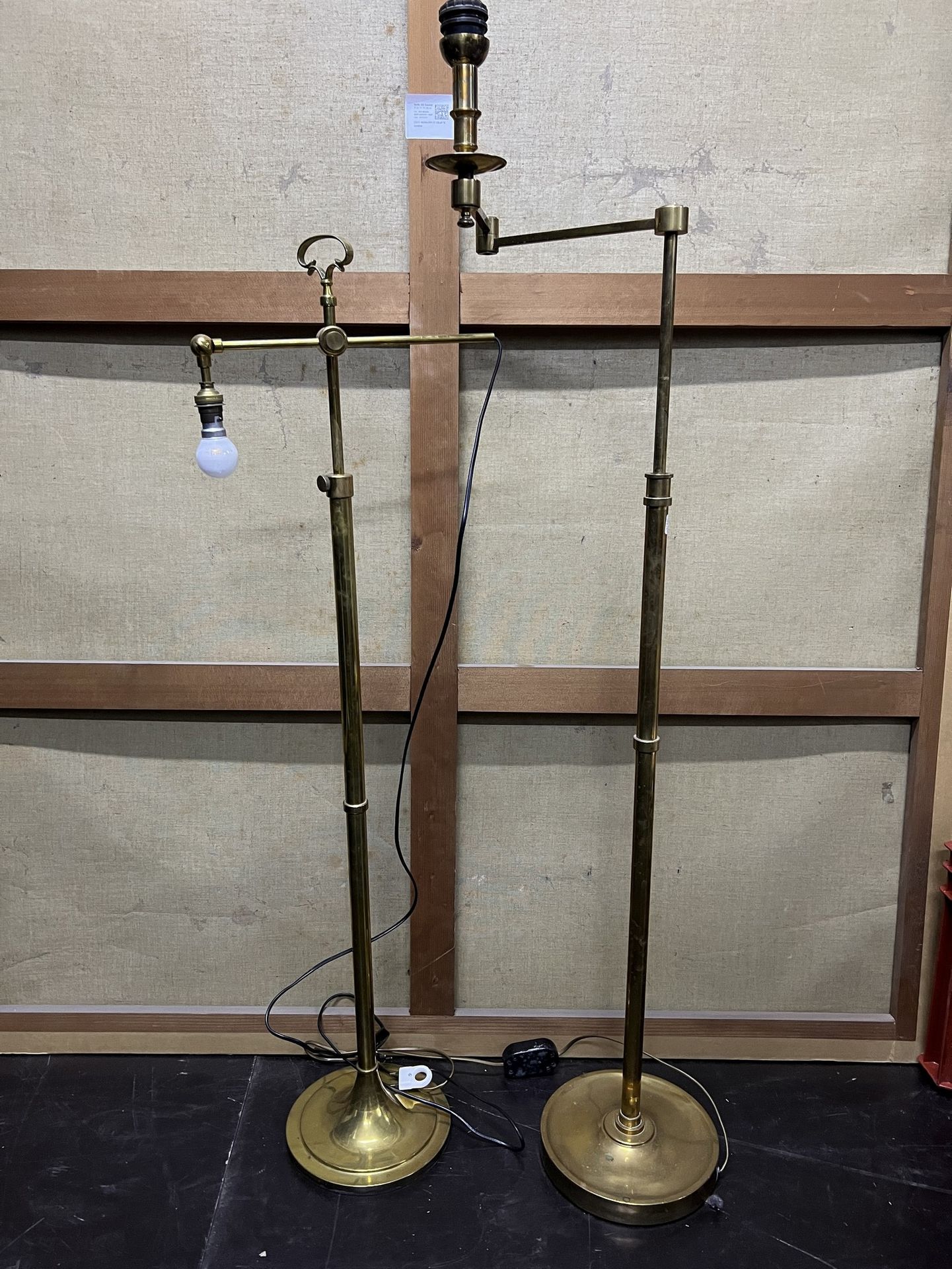 Null Two articulated reading lights in brass.

SALE WITHOUT CATALOG. FOR SALE AT&hellip;