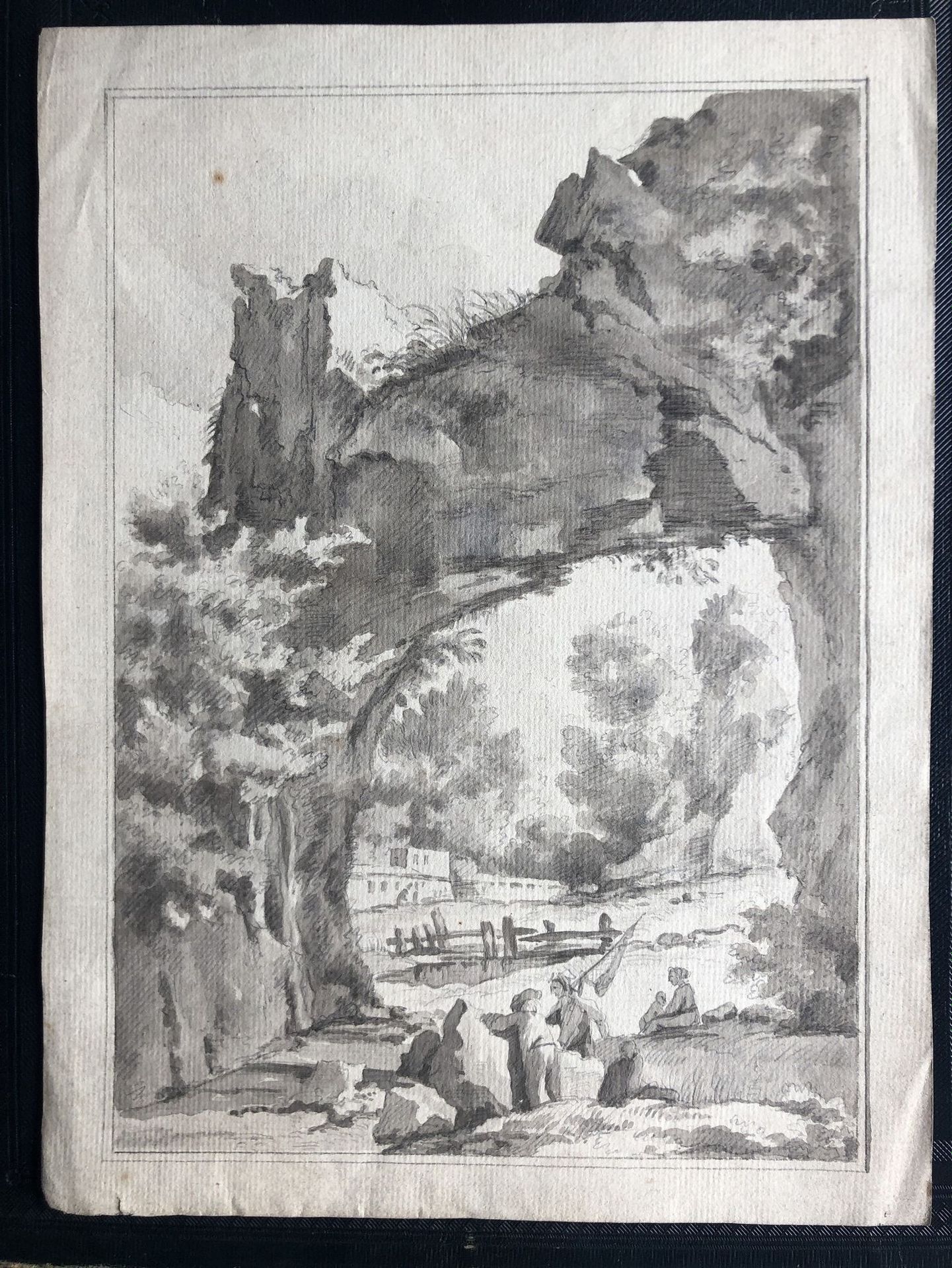 Null 
归功于雅克-安托万-沃莱尔（1729-1802）。




意大利景观。





纸上石墨和灰色水洗。




25.3 x 17.7厘米。


&hellip;