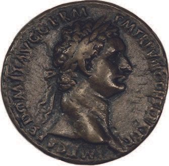 Null DOMITIAN (81-96)
作为。罗马（88）。世俗的游戏。
他的头像是右边的桂冠。
R/ 多米蒂安站在左边，在一个祭坛附近献祭。左边是一个长笛&hellip;