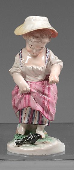 NIDERVILLER 表现一个孩子给鸟儿送种子的雕像，有多色装饰。
18世纪。
 （对帽子和碎片进行修复）。
高度：11厘米